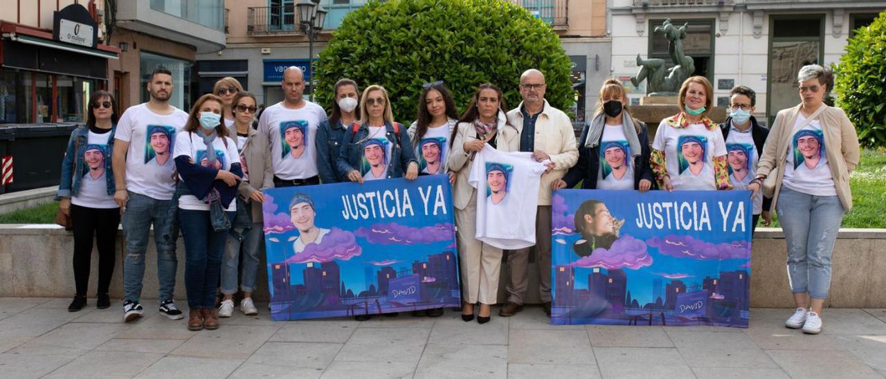 Familiares de las víctimas piden justicia frente a la Audiencia de Zamora