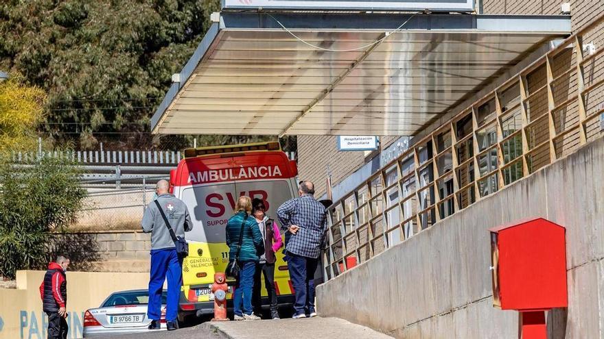 Nombre y apellidos a gritos: las Urgencias del Hospital de La Vila siguen llamando a los pacientes por megafonía