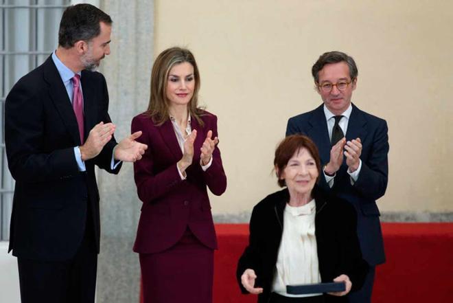 Los reyes Felipe y Letizia entregan a Alicia Hermida la medalla de oro al mérito en las Bellas Artes