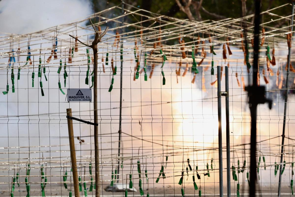 Las imágenes de la mascletà de Hermanos Ferrández en la Magdalena 2026