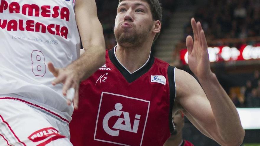 Kravtsov, con la camiseta del CAI en la Fonteta.