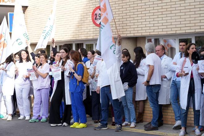 Los médicos se concentran en Castellón para reivindicar un estatuto propio que reconozca la especificidad de la profesión