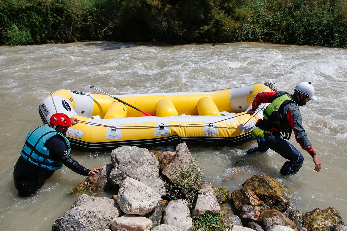 Disfruta del Río a golpe de remo. Rafting en el Río Genil