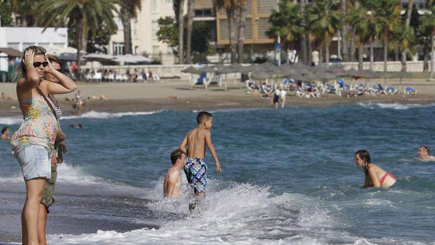 12 de octubre Málaga celebra el Día de la Hispanidad en la playa