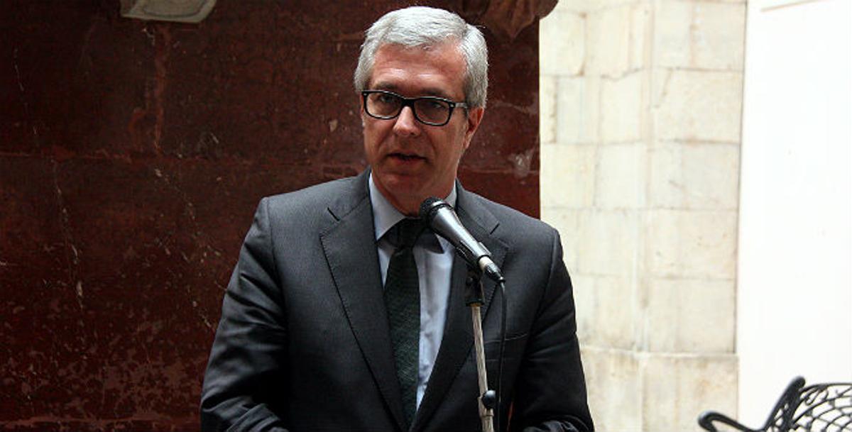 El alcalde de Tarragona, Josep Fèlix Ballesteros, durante la rueda de prensa sobre los residuos químicos de Siria.