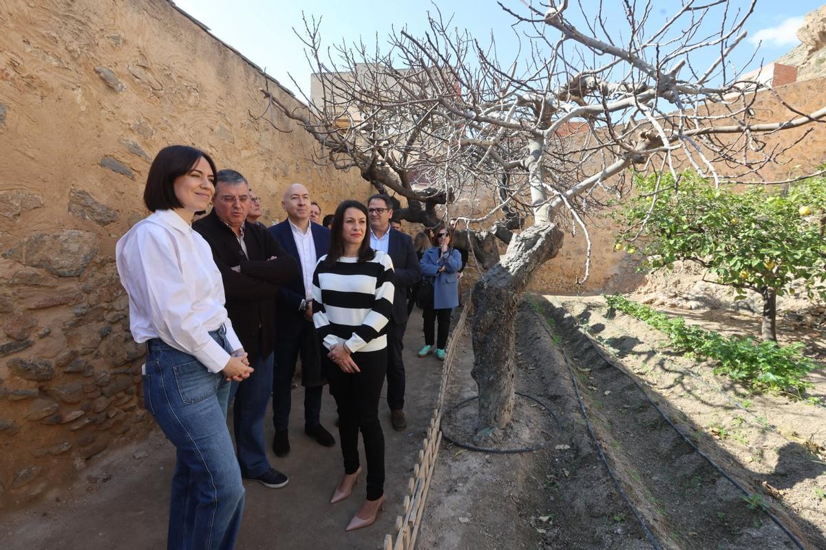 Diana Morant, con Alejandro Soler, ayer en Orihuela