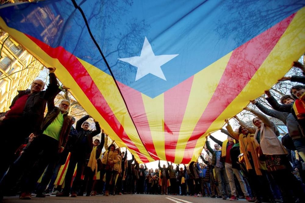 L'independentisme es manifesta a Barcelona en contra del judici del procés