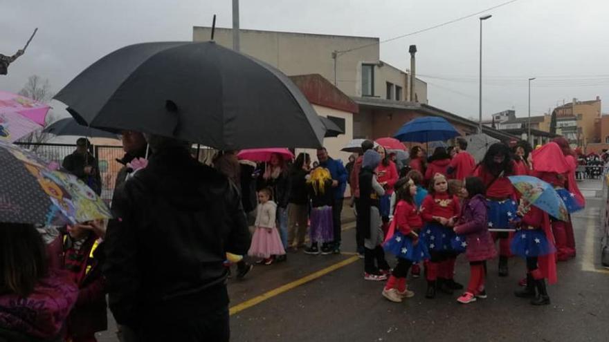 La pluja desllueix les desfilades de Carnaval