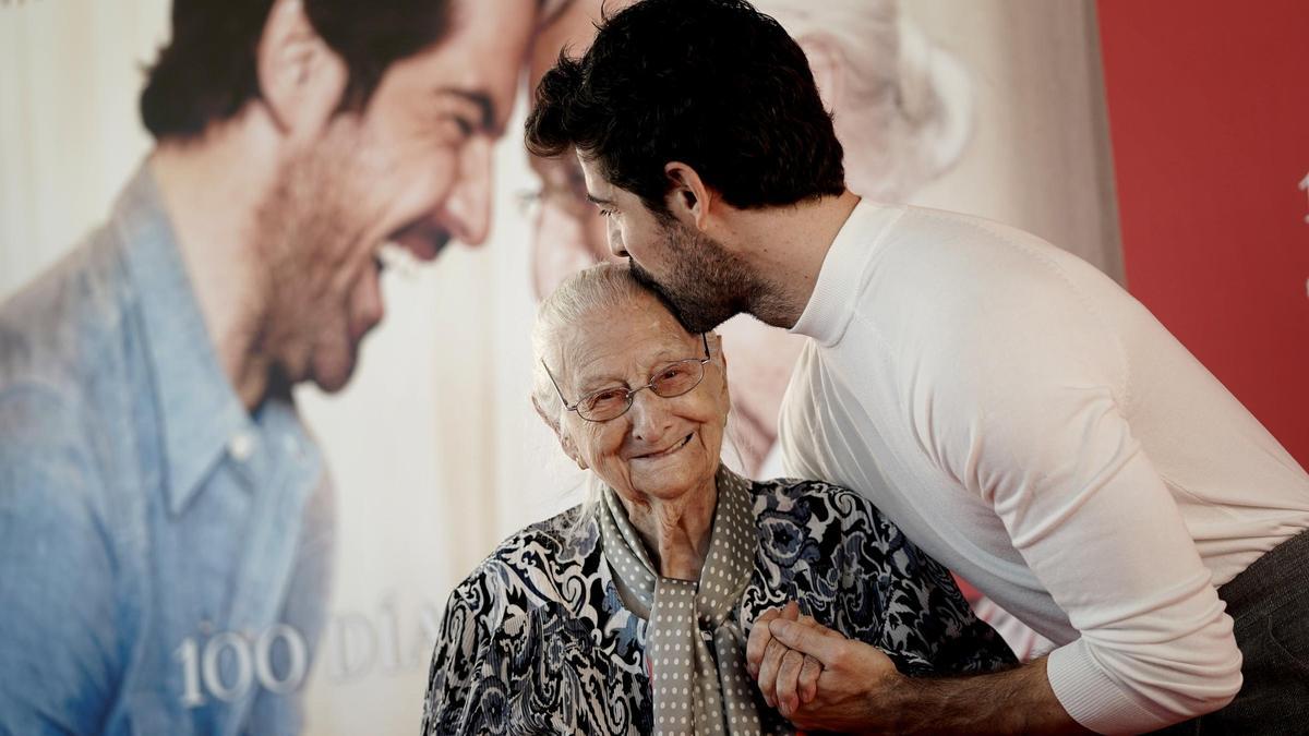 Miguel Ángel Muñoz presenta su documental '100 días con la Tata'