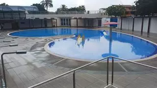 El aluvión de vecinos de municipios sin piscina por la dana obliga a Almussafes a limitar el aforo en la suya