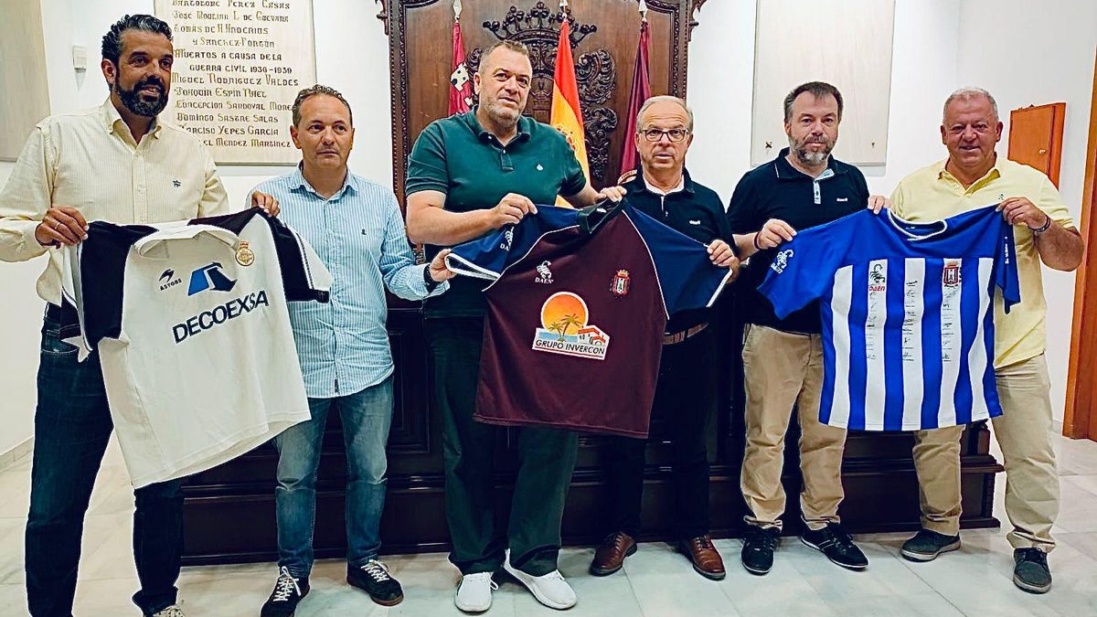 Presentación de los actos para conmemorar el veinte aniversario del ascenso del Lorca Deportiva en Irún
