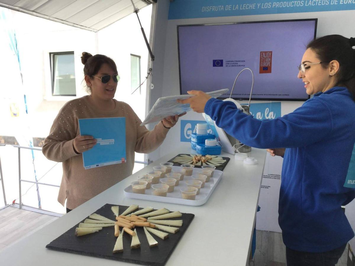 El roadshow de los lácteos, impuksado por la Organización Interprofesional Láctea (InLac) con el apoyo de la UE, durante su recorrido por España.. FBMD0a000a420200005691000032ec00004dfe000062140100fa310100ffc8010060ed010067070200f4230200b1850300