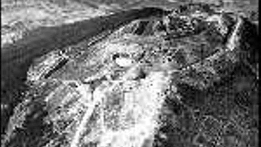 Vista aérea del fuerte de San Cristóbal, cerca de Pamplona; el rectángulo que se ve en la parte inferior derecha es el cementerio construido a petición de los ayuntamientos próximos, que no podían recibir más cadáveres.