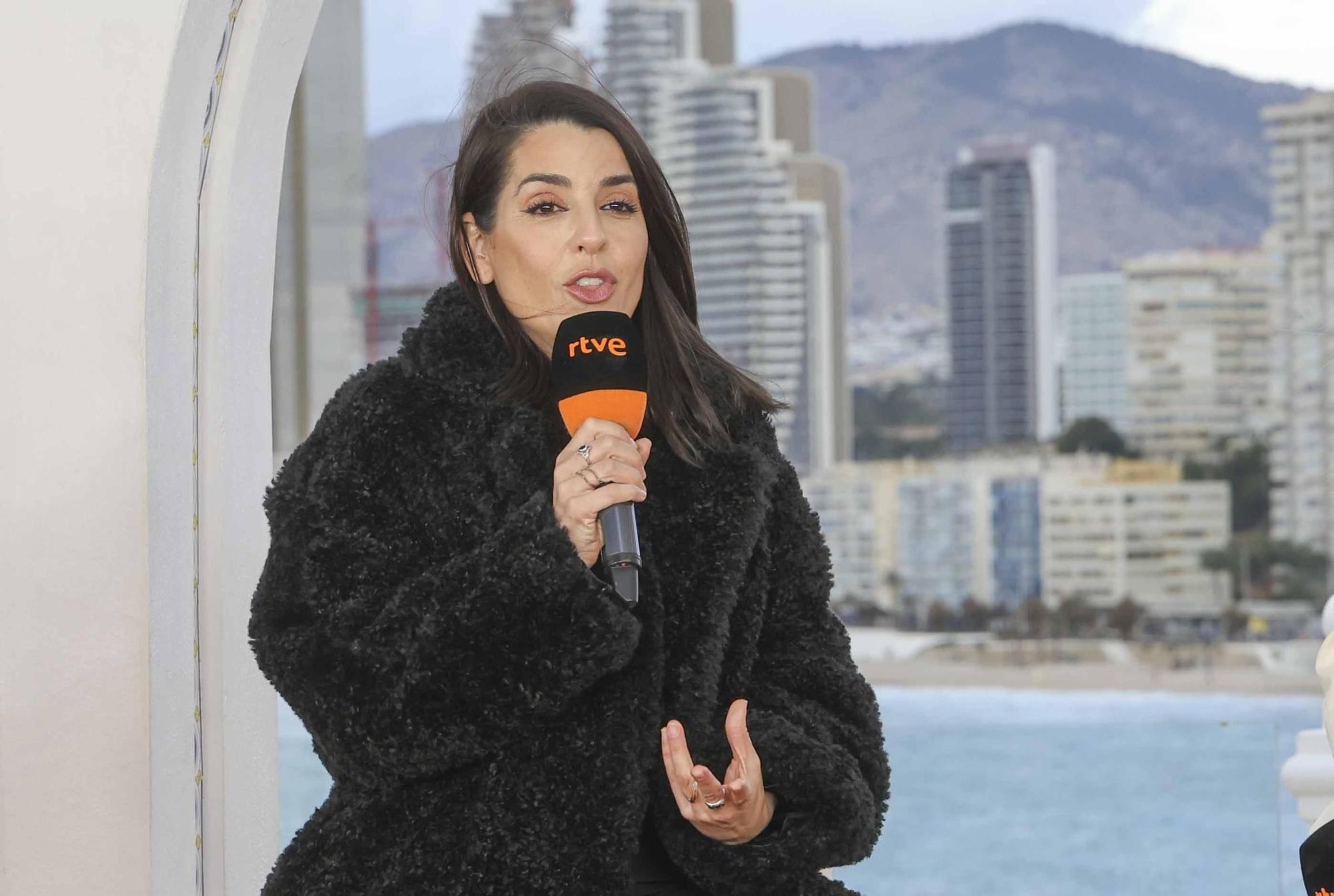 Las presentadoras del Benidorm Fest 2025 montan el show en la segunda rueda de prensa