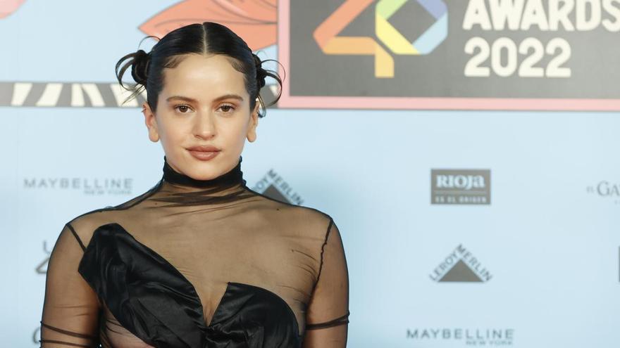 Rosalía brilla en su fugaz paseo por la alfombra de Los40 Music Awards