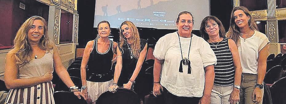 Laura García, Marisa Gónzalez, Eva Pérez, María José Sánchez, Francisca Sastre y Celia García, en el Teatre Principal de Palma.