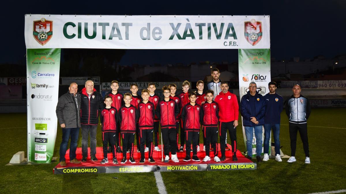 Jugadores y técnicos del equipo Alevín A del Ciutat de Xàtiva