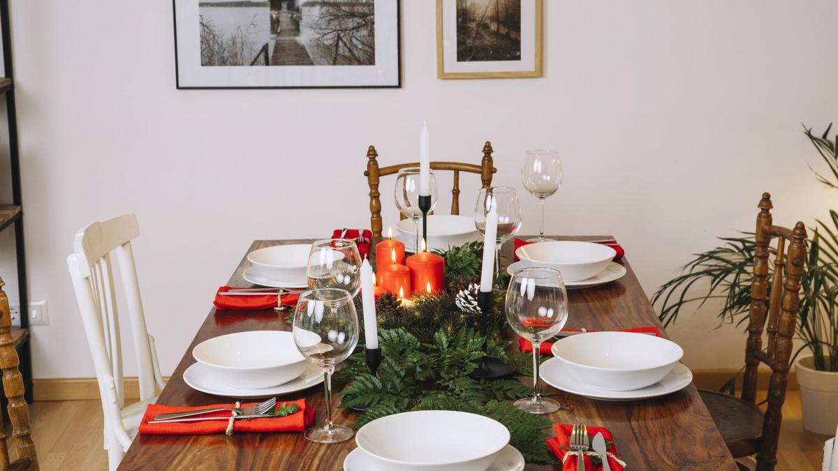 Con la decoración de la mesa navideña podrás sorprender a tus invitados.