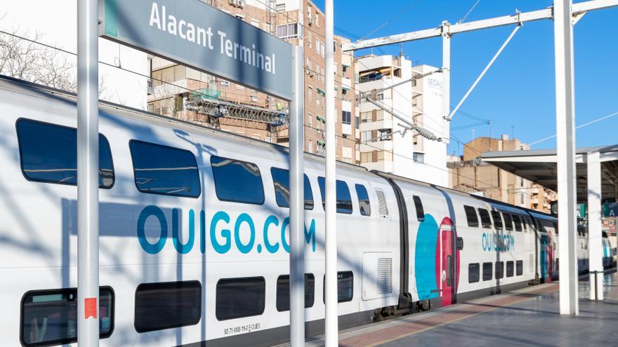 El tren de alta velocidad de bajo coste Alicante-Madrid arrancará en mayo y venderá billetes antes de Semana Santa