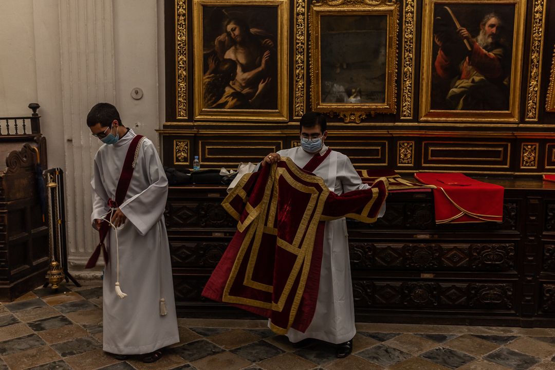 Misa en la catedral en memoria de las victimas del coronavirus