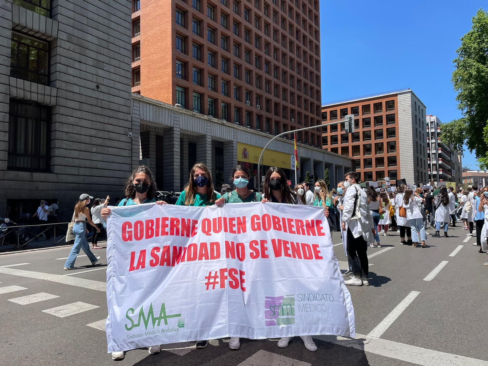 Médicos malagueños MIR protestan en Madrid por el cambio de criterio de Sanidad