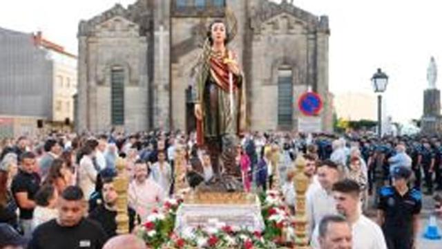 A procesión acompañada pola Banda da Brilat, nun dos momentos de maior solemnidade das festas.
 | BERNABÉ