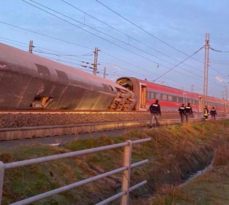 Dos muertos tras descarrilar un tren en Italia.