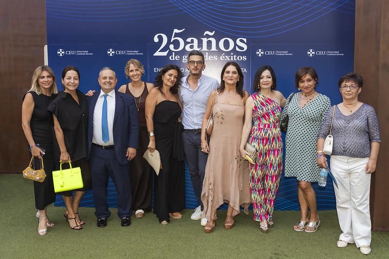 El CEU de Elche celebra las Bodas de Plata de las promociones 1998-1999 y 1999-2000