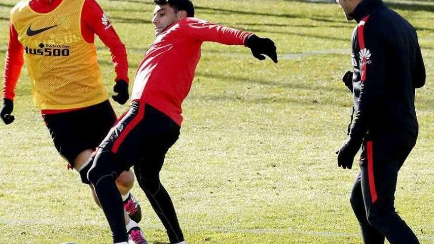 Augusto, que ya se entrena con el grupo, lucirá el dorsal 12