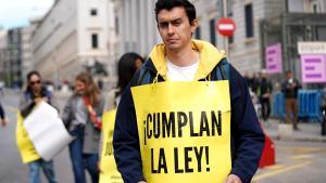 Manifestación en Madrid del colectivo Homologación Justa Ya. En la imagen, José Manuel Peral, médico de 28 años nacido en Almería.