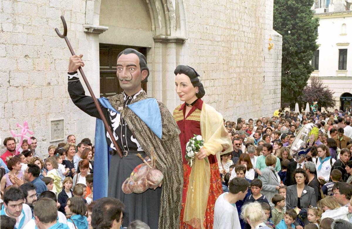 Els gegants Dalí i Gala, el dia de la seva estrena.