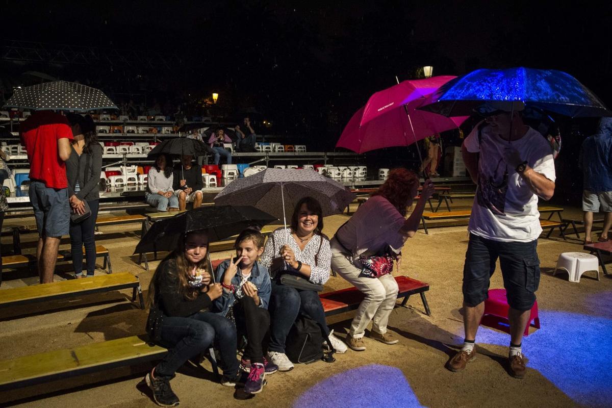 Debido a la tormenta, suspendidos los actos en el Parc de la Ciutadella.