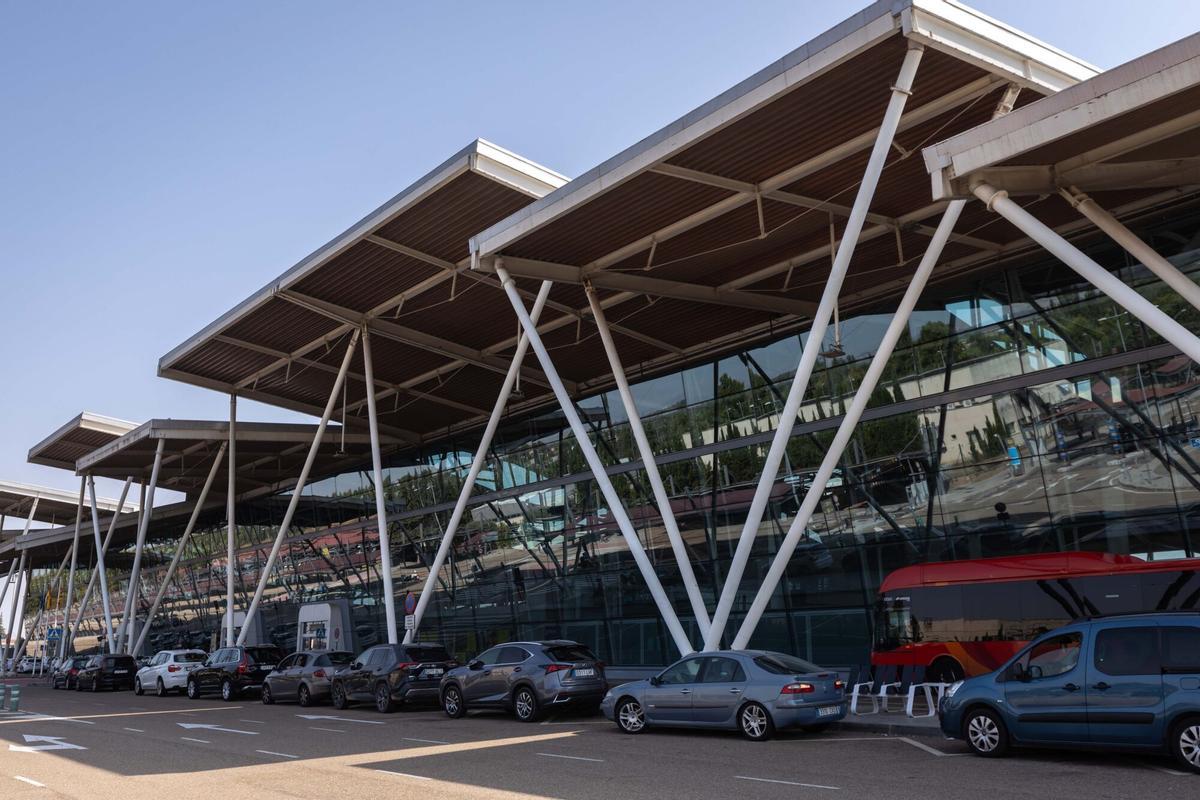 Así cambia el Aeropuerto de Zaragoza: más líneas de seguridad, una nueva cafetería y mejoras en el control de pasaportes