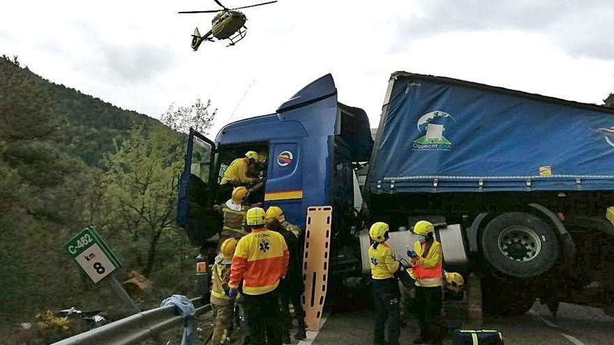 Bombers treballant en el lloc de l&#039;accident