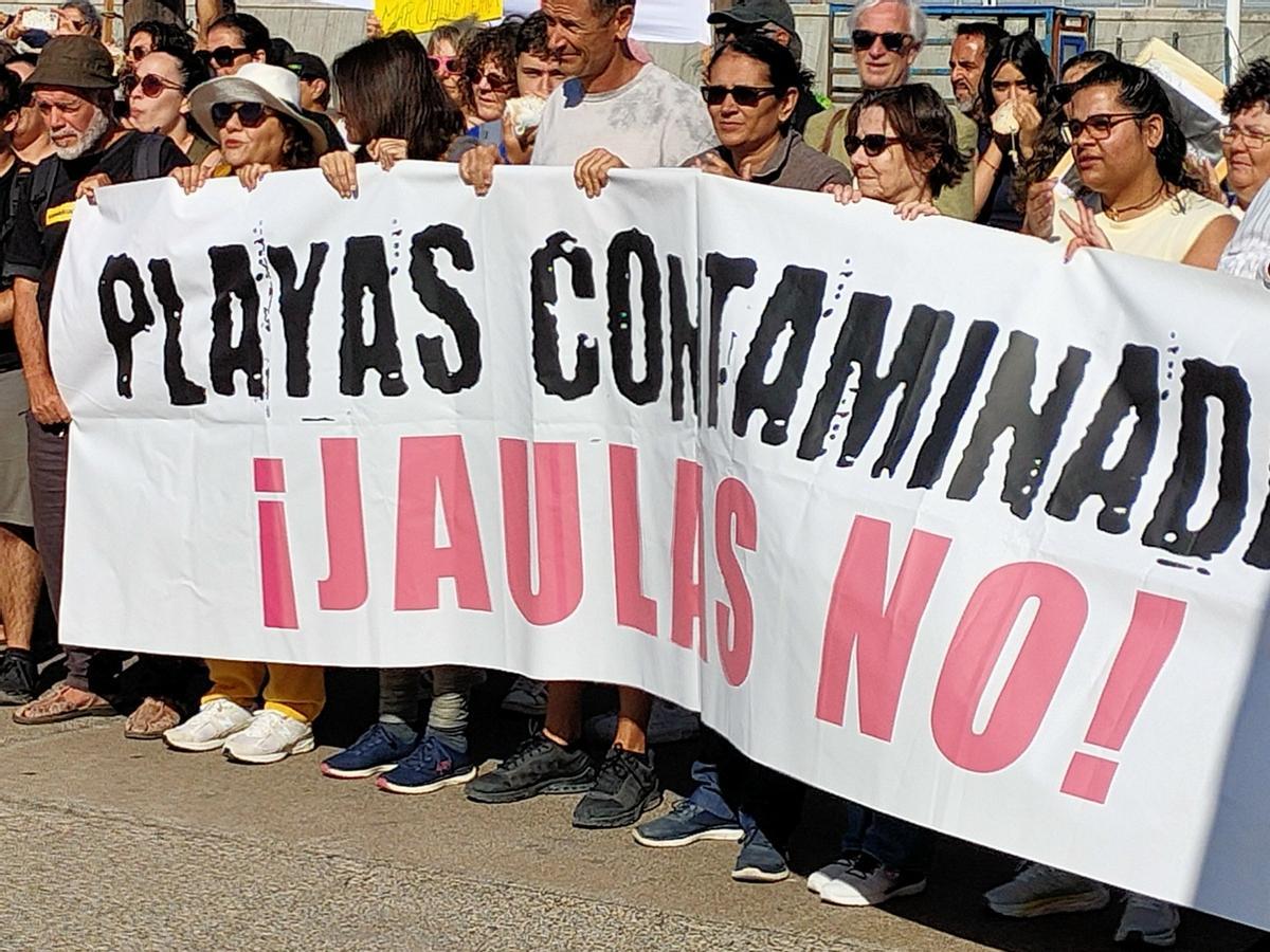 Manifestación en La Aldea de San Nicolás en contra de las jaulas marinas