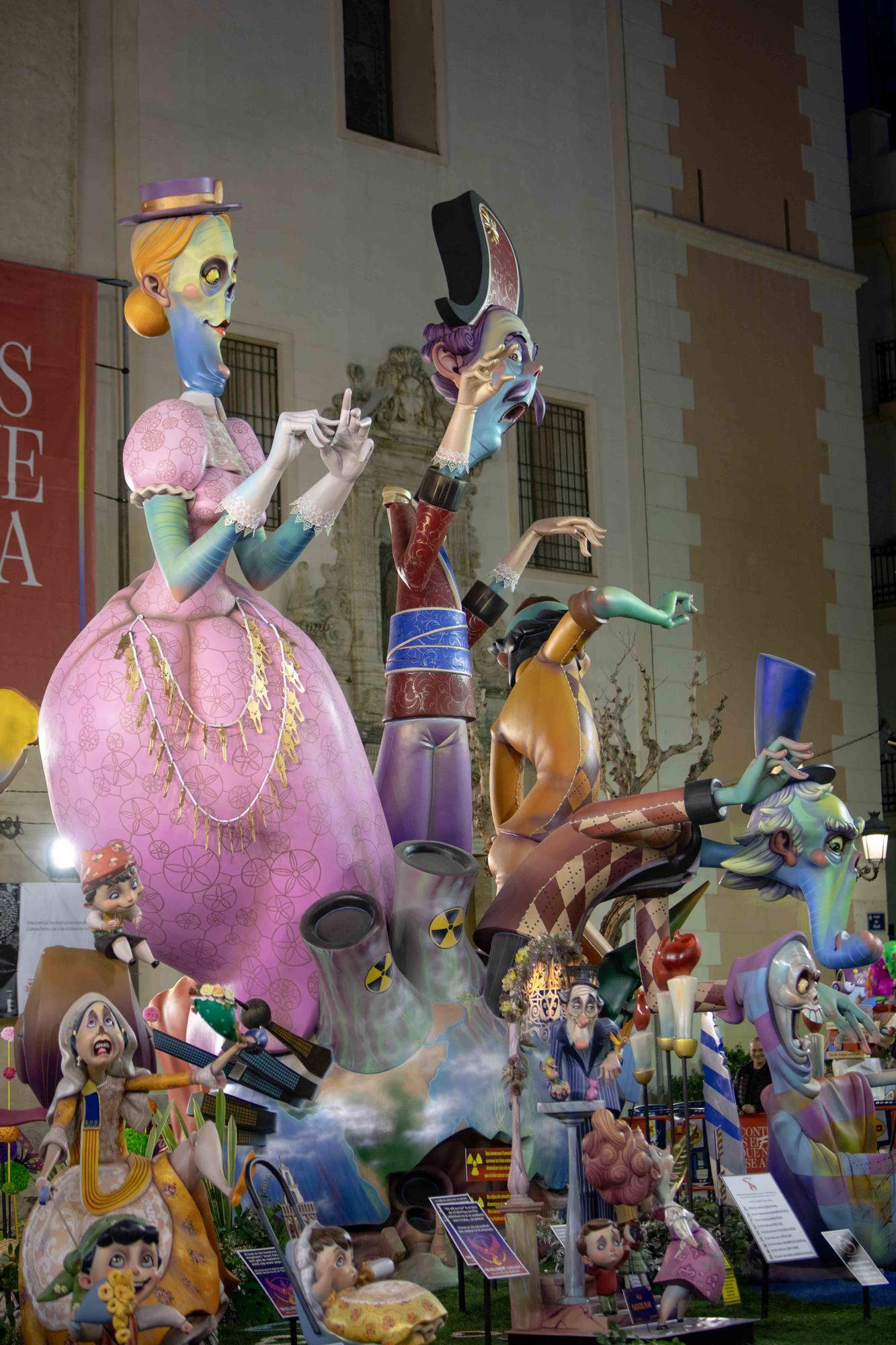 Todos los detalles de la Falla de la Plaza del Pilar