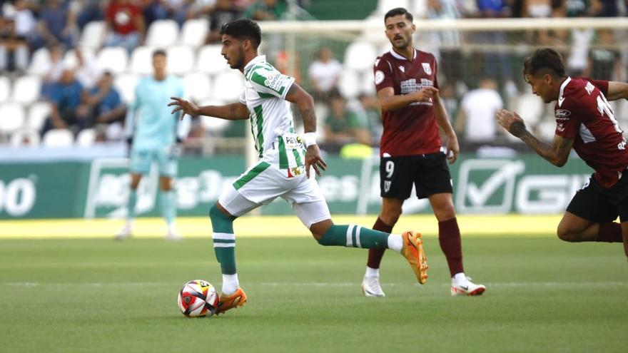 El Córdoba CF tira de oficio para superar a un débil Mérida