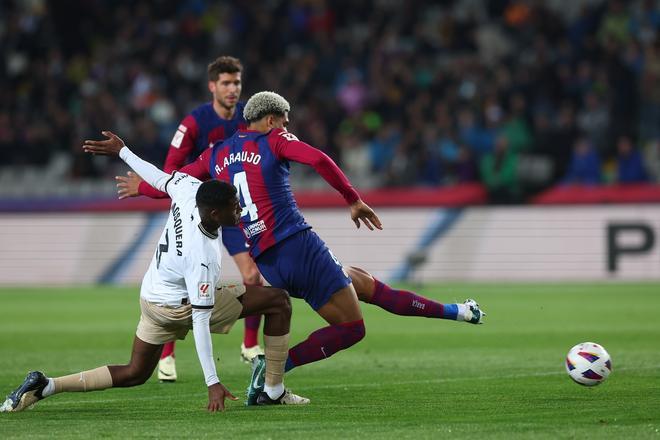 FC Barcelona - Valencia CF, el partido de la jornada 33 de LaLiga EA Sports, en imágenes.