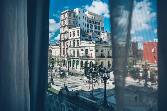 Iberostar Grand Packard se ubica en el céntrico Paseo del Prado, en el corazón de La Habana