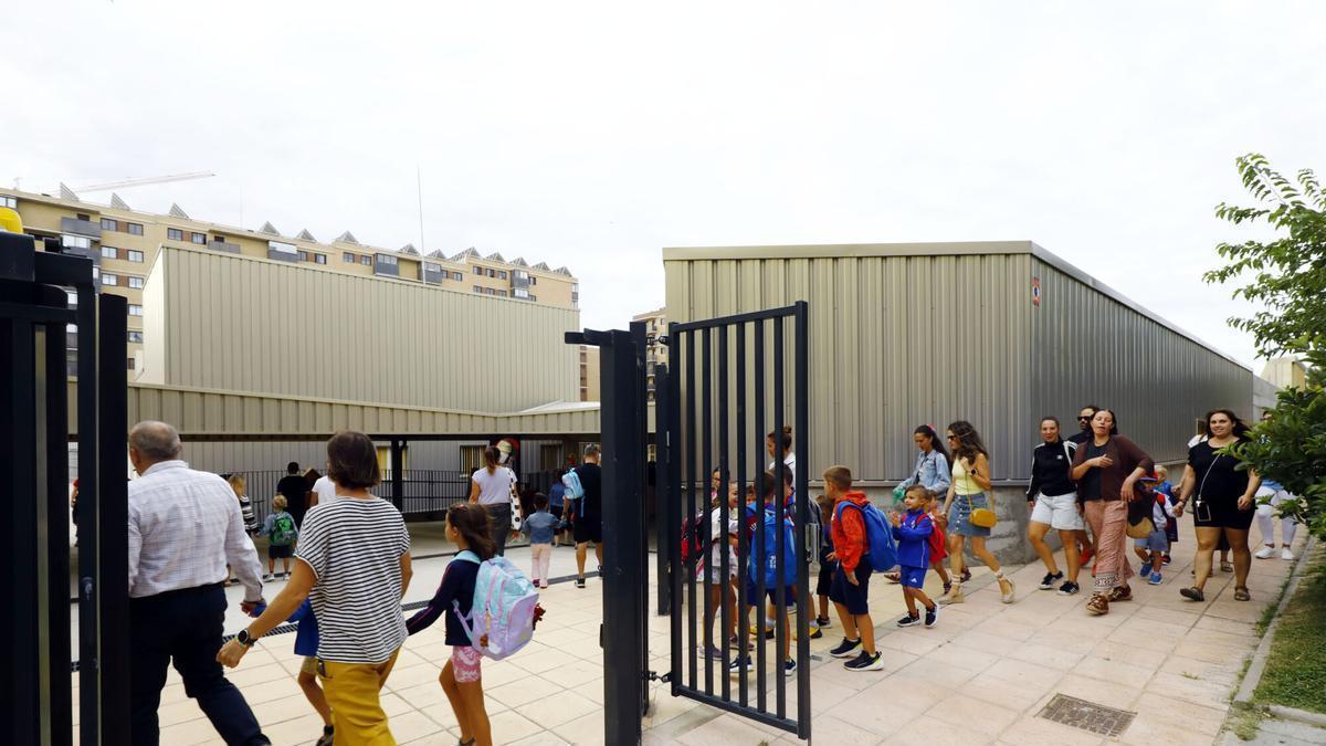 Entrada del CEIP María Navales en Arcosur, Zaragoza