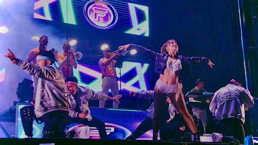 La orquesta Olympus, que actúa hoy en Chapela.