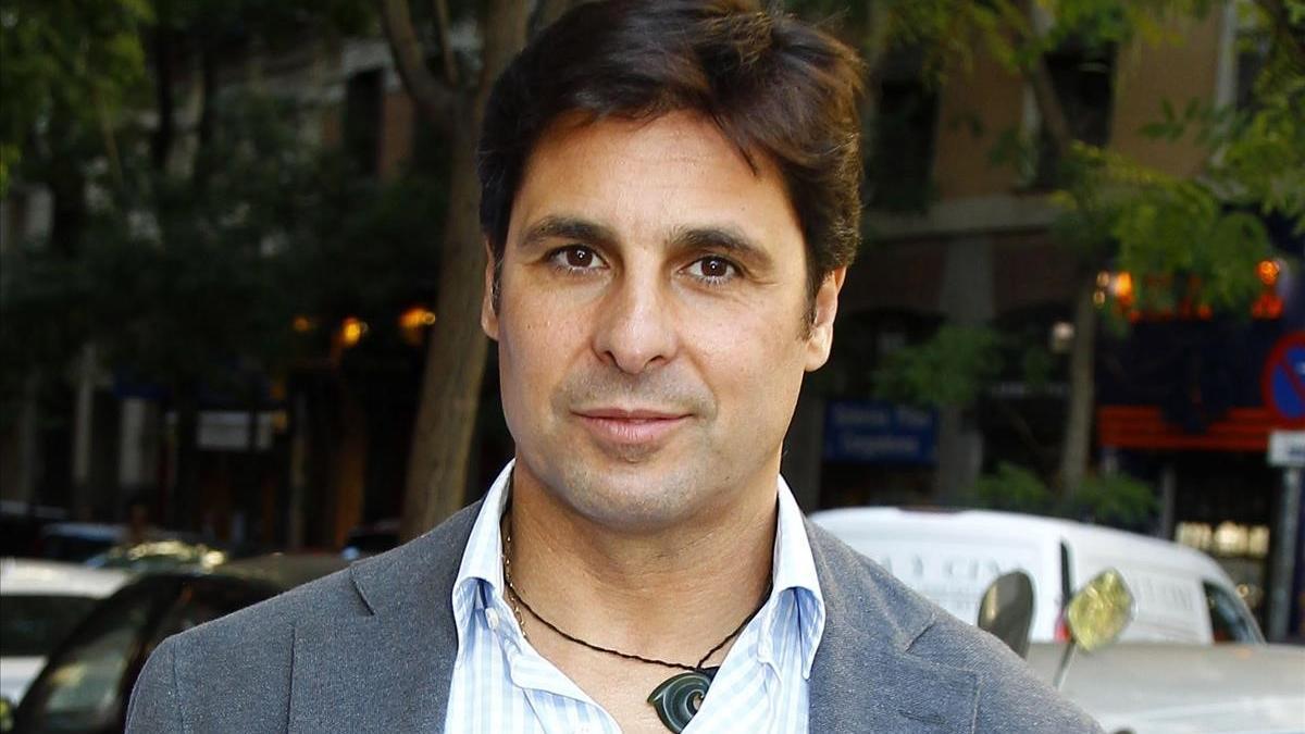 16 10 2019 Francisco Rivera explica el chantaje que ha sufrido en redes sociales MADRID 18 (CHANCE) Francisco Rivera nos sorprendia ayer al confesar a traves de un video en su cuenta de Instagram que habia sufrido un chantaje a traves de sus redes sociales El exdiestro contaba muy afectado que antes de que esto se desmadre hablo yo porque quiero decir que estoy siendo victima de una manipulacion brutal Y es que como ha desvelado alguien esta intentando hacerle la vida imposible manipulando conversaciones y haciendole un chantaje al que no ha cedido y que ya ha denunciado EUROPA ESPANA SOCIEDAD