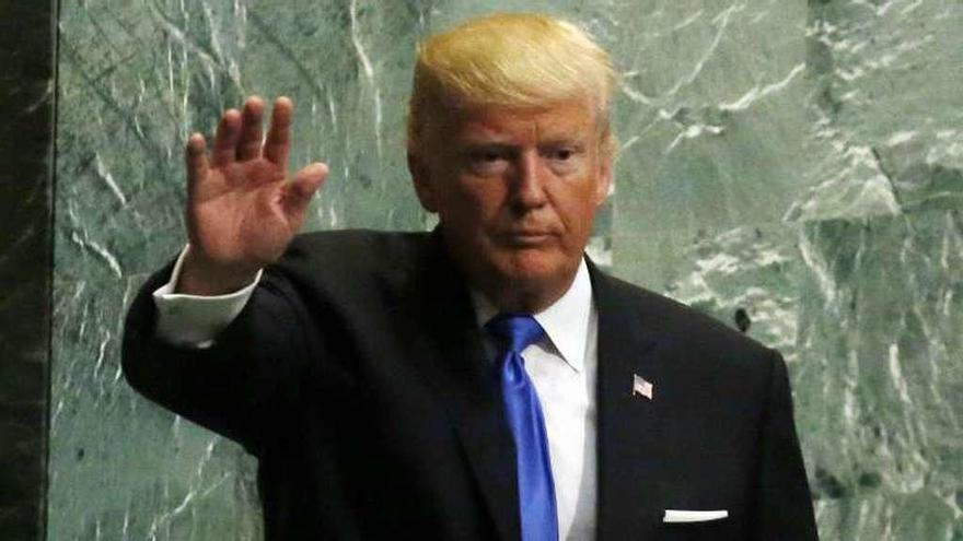 Saludo de Trump tras su discurso de ayer en la ONU. // Reuters