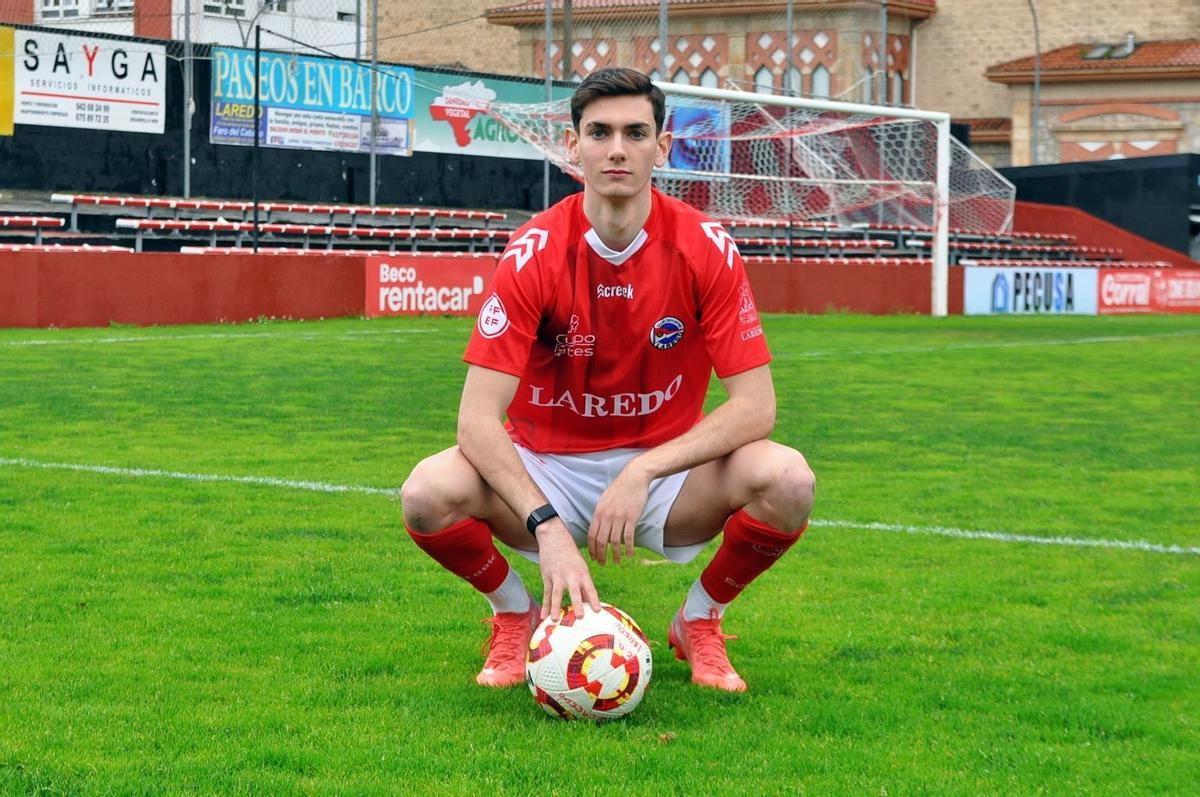 Jon Arruabarrena, en su etapa en el Laredo, nuevo fichaje del Lorca Deportiva