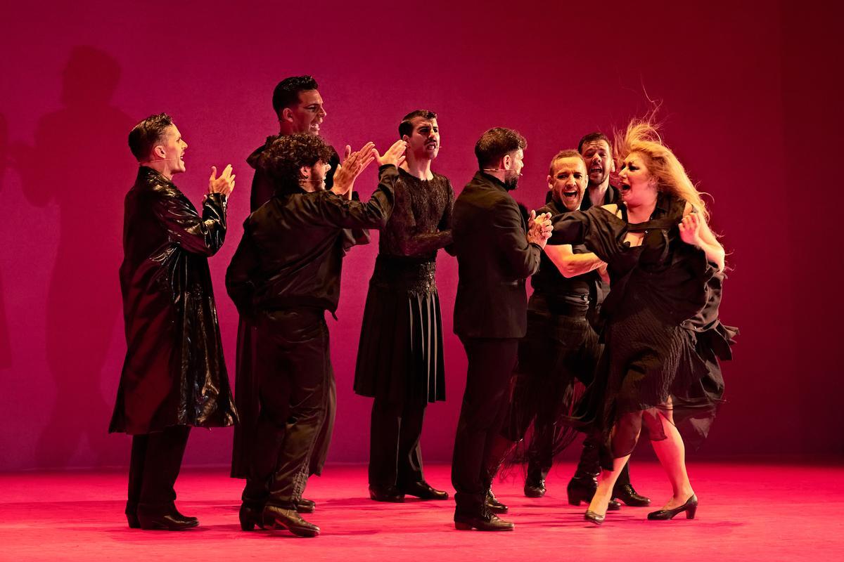 El espectáculo cuenta con el cante de Juan de la María, la guitarra de Francisco Vinuesa, los instrumentos de Víctor Guadiana y la percusión de Javier Teruel.