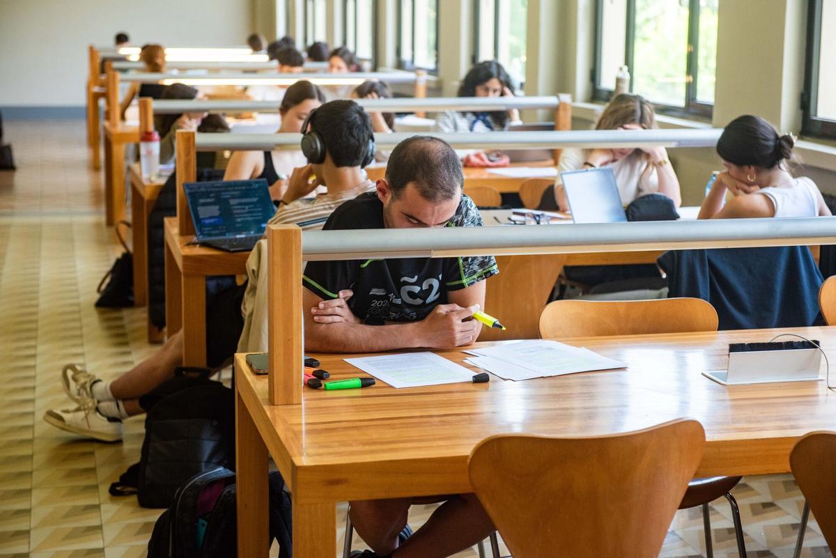 La Avaliación do Bacharelato para o Acceso á Universidade (ABAU) se celebrará los próximos 2, 3 y 4 de junio en la ciudad y marcará el futuro académico de miles de jóvenes