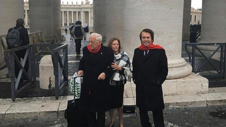 Raphael se reúne con el Papa e inaugura un proyecto solidario para personas sin techo