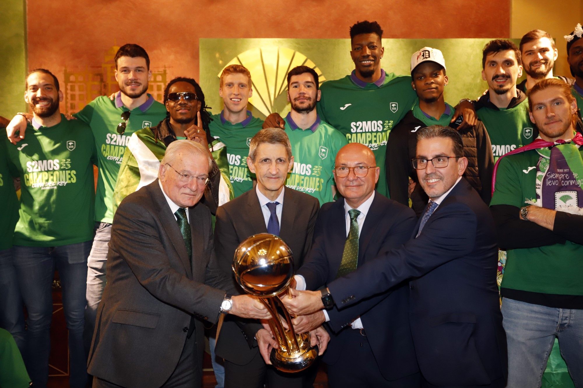 La fiesta del Unicaja, campeón de la Copa del Rey, por las calles de Málaga