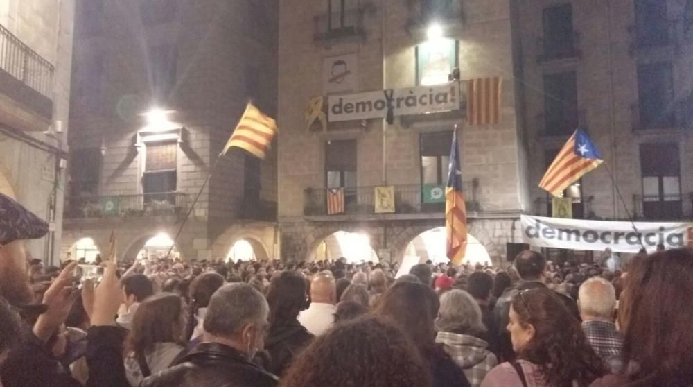 Concentració a Girona en rebuig a l'empresonament dels consellers