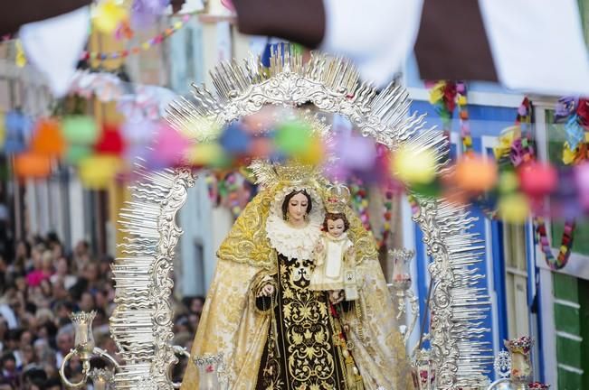 Procesion del Carmen por las calles de La Isleta